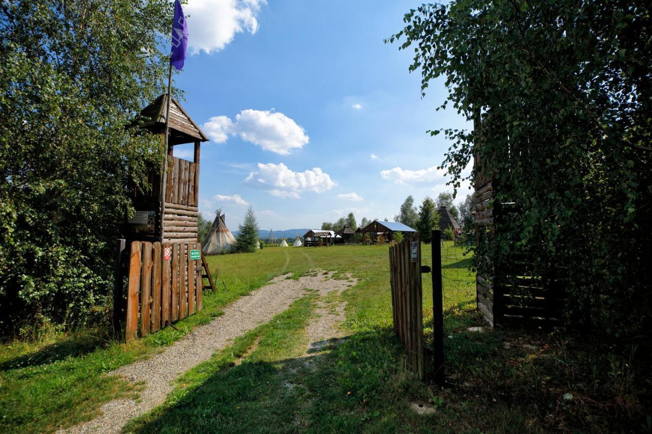 Fort Wapiti Hotel Zalasowa ภายนอก รูปภาพ