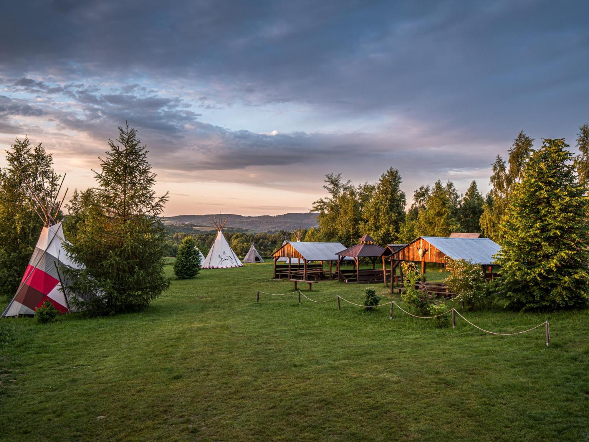 Fort Wapiti Hotel Zalasowa ภายนอก รูปภาพ