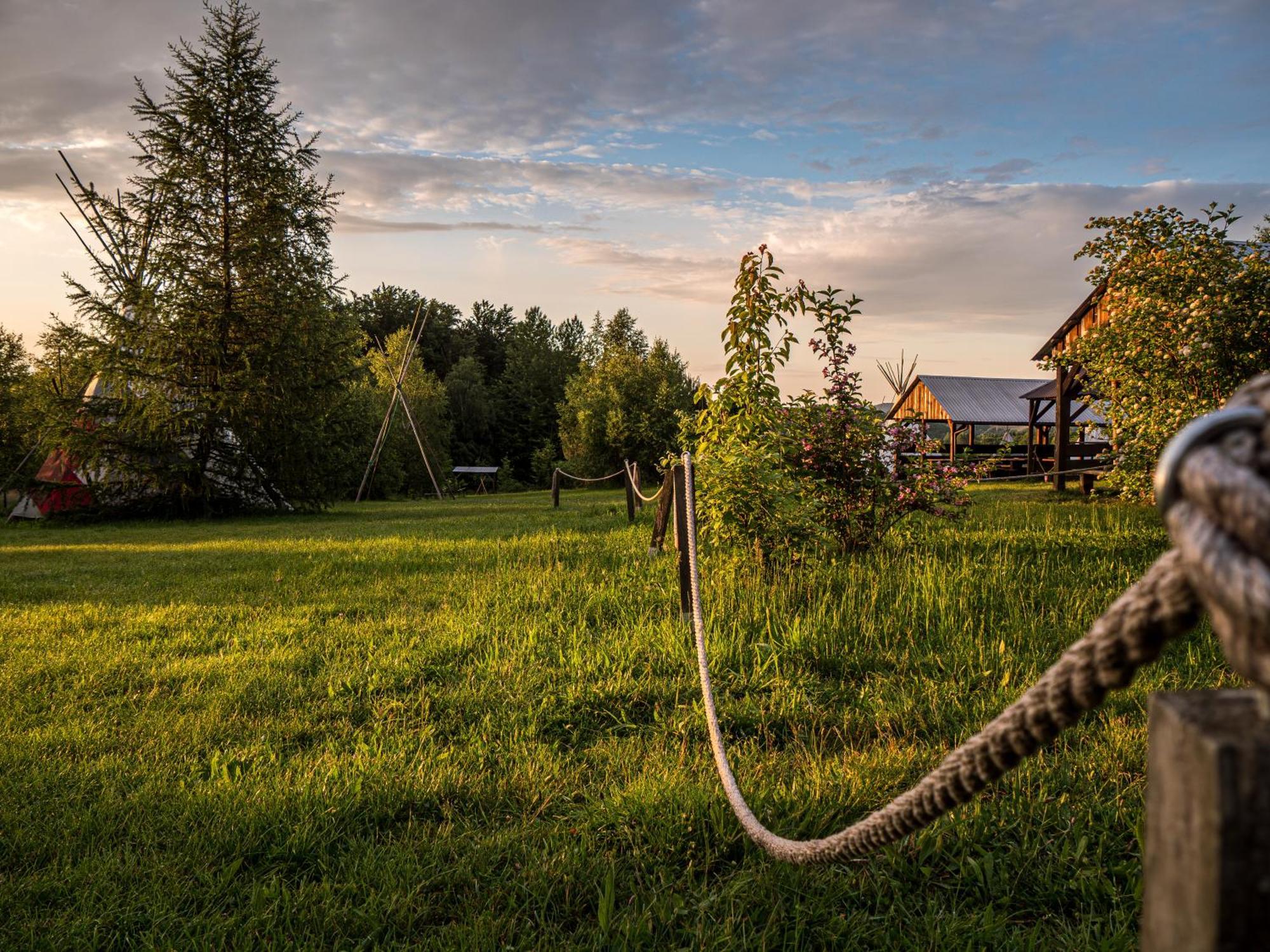 Fort Wapiti Hotel Zalasowa ภายนอก รูปภาพ